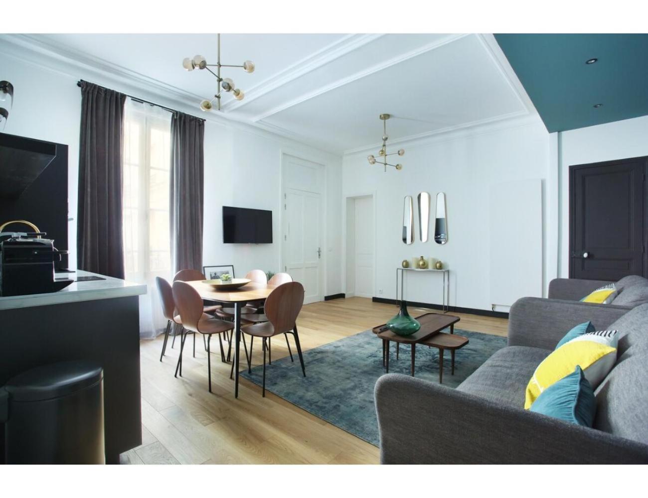 Apartment Champ De Mars - Tour Eiffel By Studio Prestige Paris Bagian luar foto
