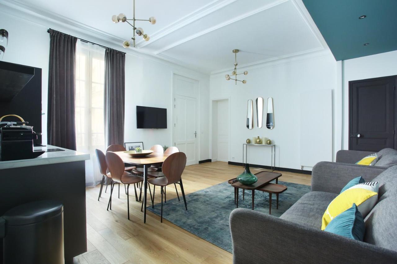 Apartment Champ De Mars - Tour Eiffel By Studio Prestige Paris Bagian luar foto