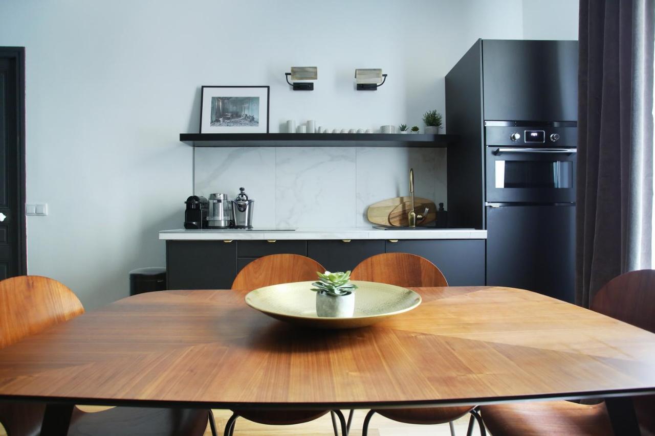 Apartment Champ De Mars - Tour Eiffel By Studio Prestige Paris Bagian luar foto