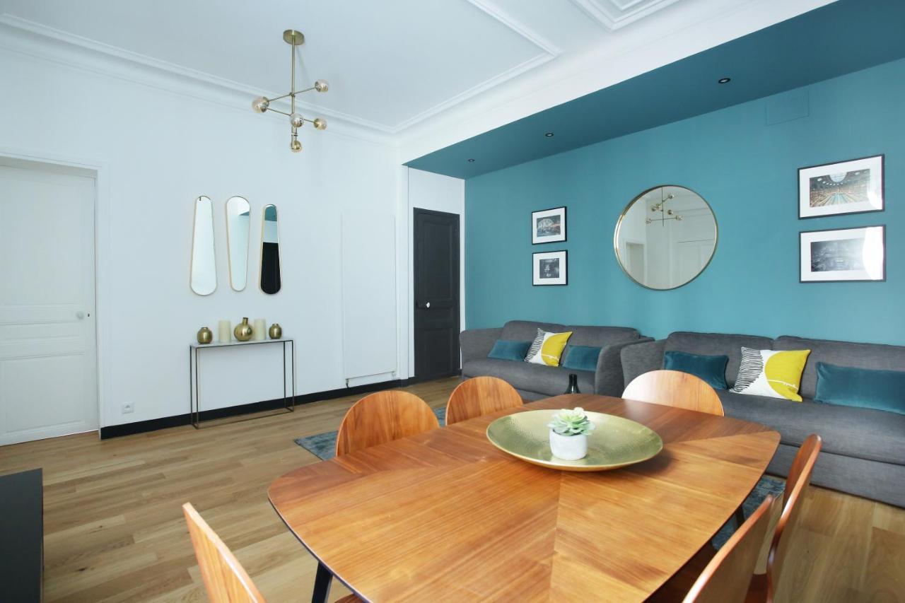 Apartment Champ De Mars - Tour Eiffel By Studio Prestige Paris Bagian luar foto