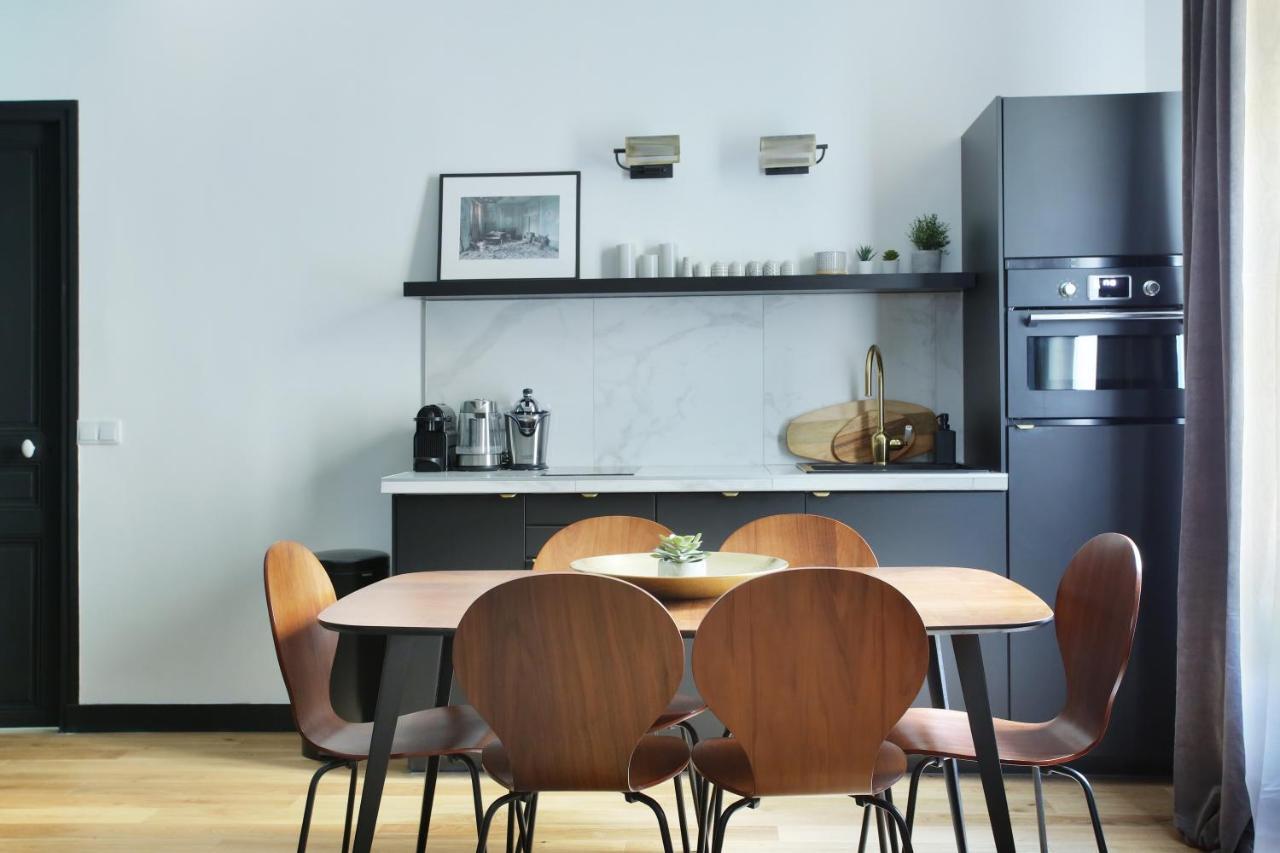 Apartment Champ De Mars - Tour Eiffel By Studio Prestige Paris Bagian luar foto