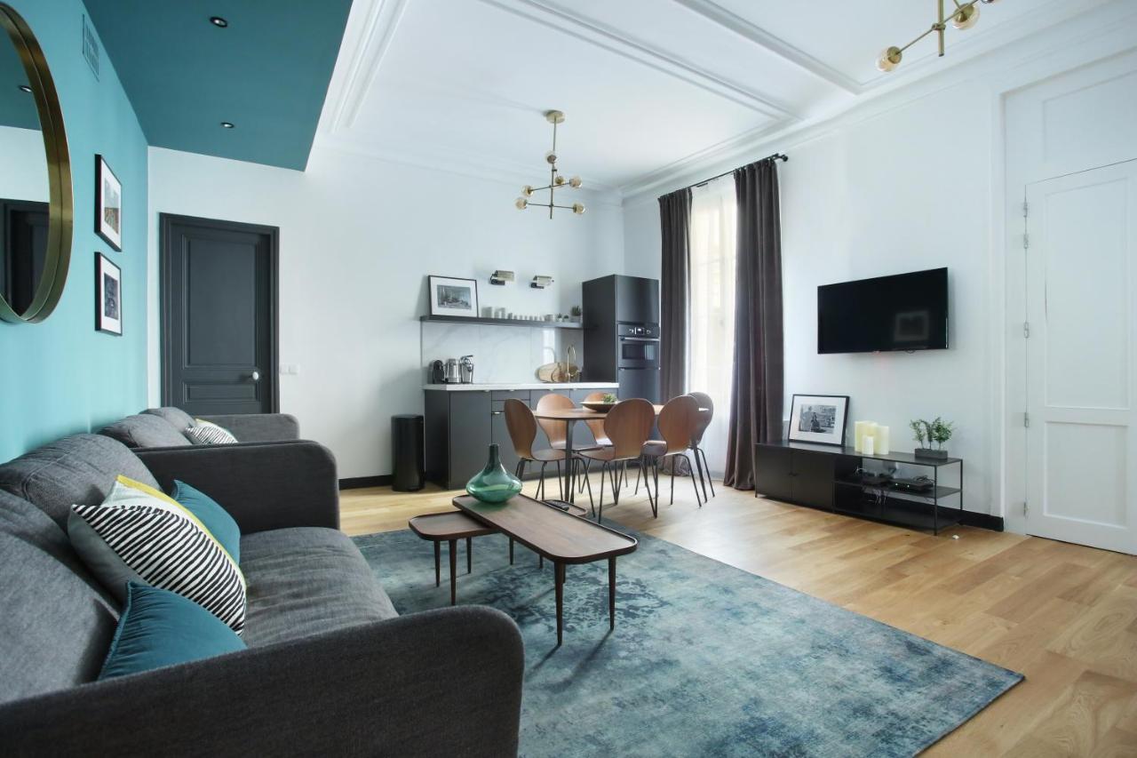 Apartment Champ De Mars - Tour Eiffel By Studio Prestige Paris Bagian luar foto
