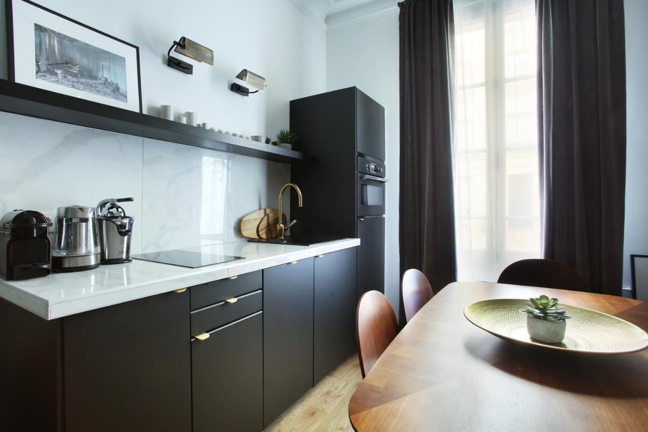 Apartment Champ De Mars - Tour Eiffel By Studio Prestige Paris Bagian luar foto