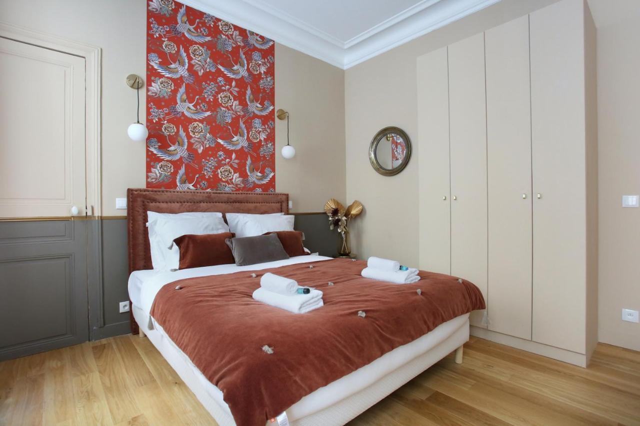 Apartment Champ De Mars - Tour Eiffel By Studio Prestige Paris Bagian luar foto