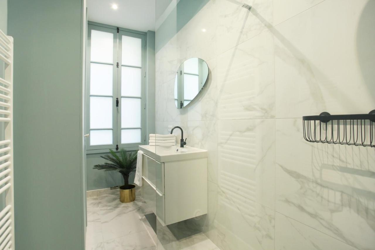 Apartment Champ De Mars - Tour Eiffel By Studio Prestige Paris Bagian luar foto