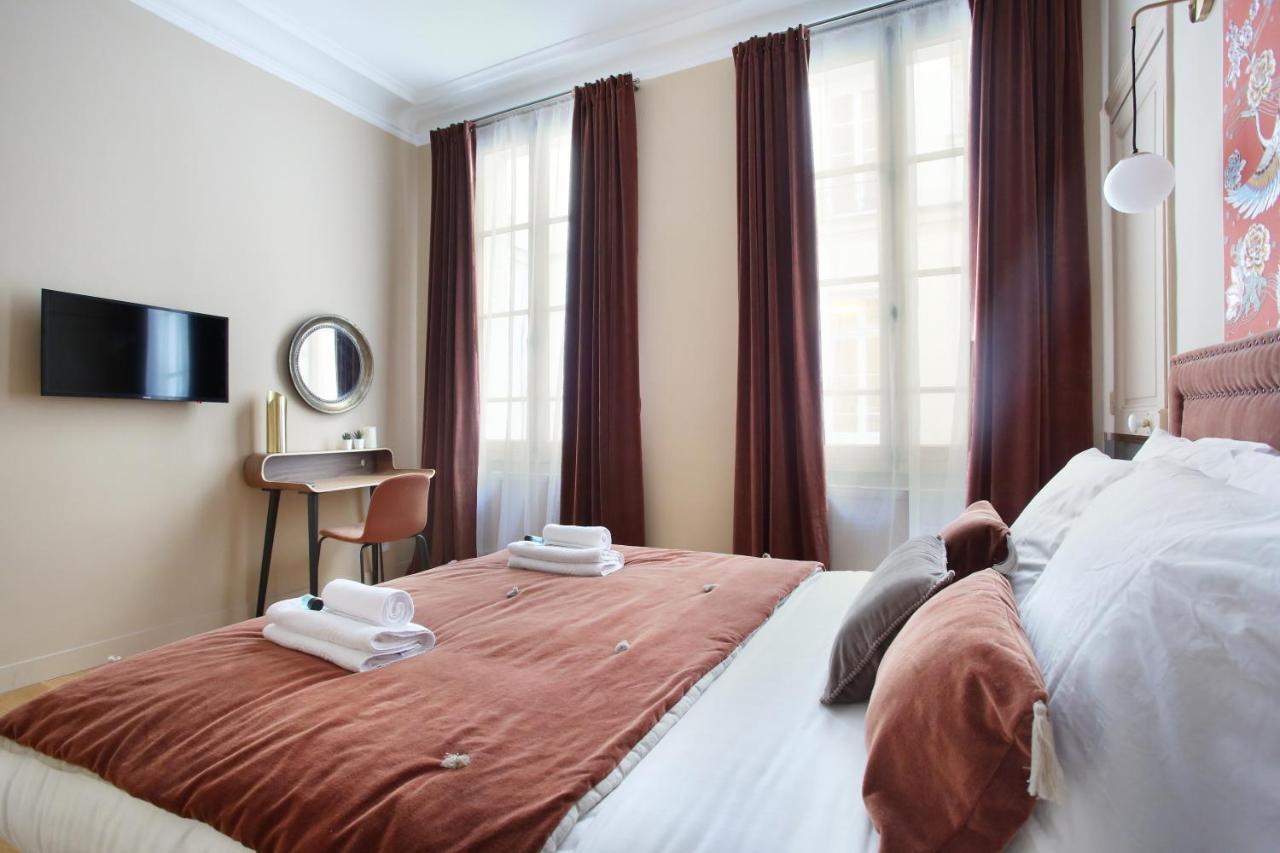 Apartment Champ De Mars - Tour Eiffel By Studio Prestige Paris Bagian luar foto